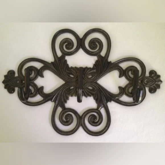 BNIB Southern Living at Home Chelsea Hanger #40497 - Picture 2 of 6